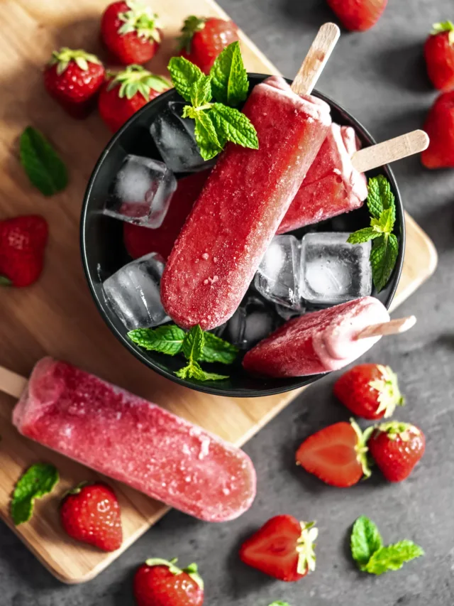 strawberry ice popsicles